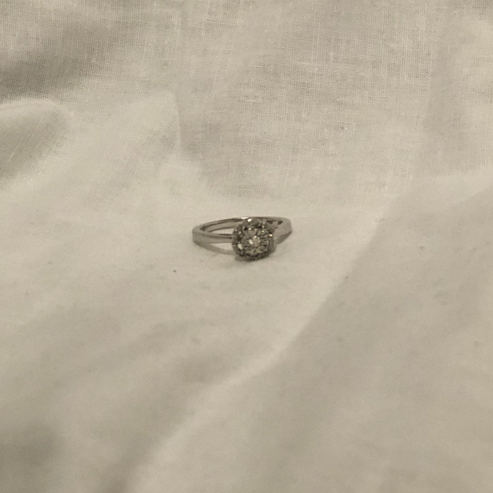Sterling Silver Ring with Stimulated Diamonds Sz 7